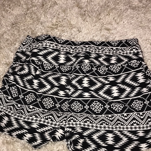 Patterned shorts - Picture 4 of 4